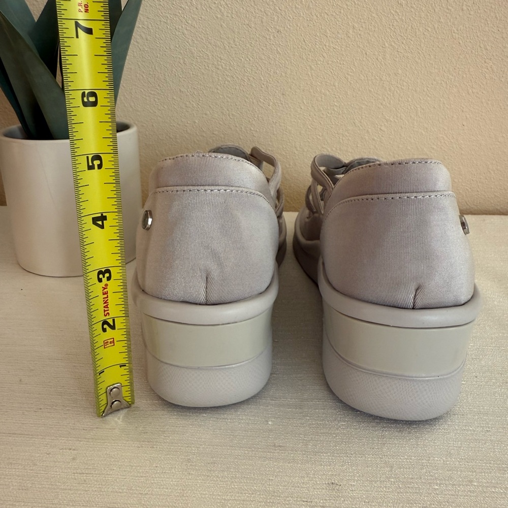 New BZEES Sapphire Women's Light Gray Wedge Sandals - Picture 10 of 12
